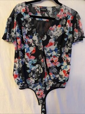 bebe Black Floral Surplice Tie-Back Bodysuit with Multicolor Blooms